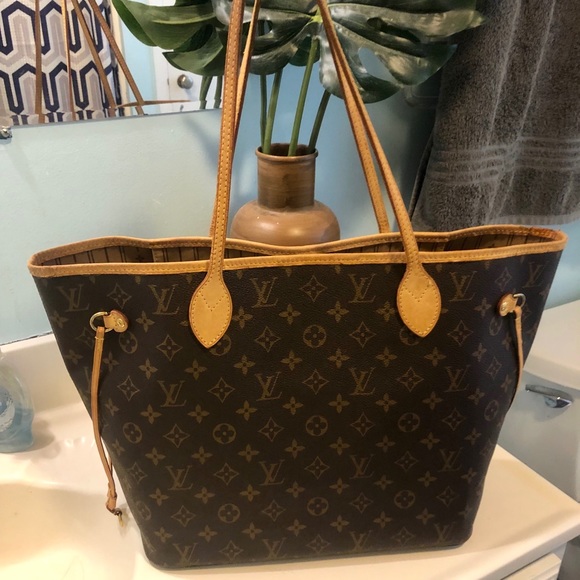 Louis Vuitton Handbags - Louis Vuitton Neverfull MM